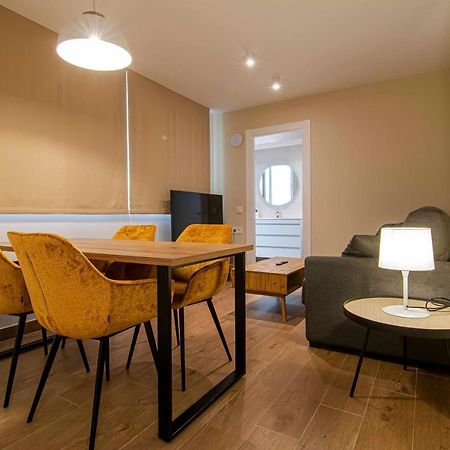 Apartamentos 1 Abril Málaga Dış mekan fotoğraf
