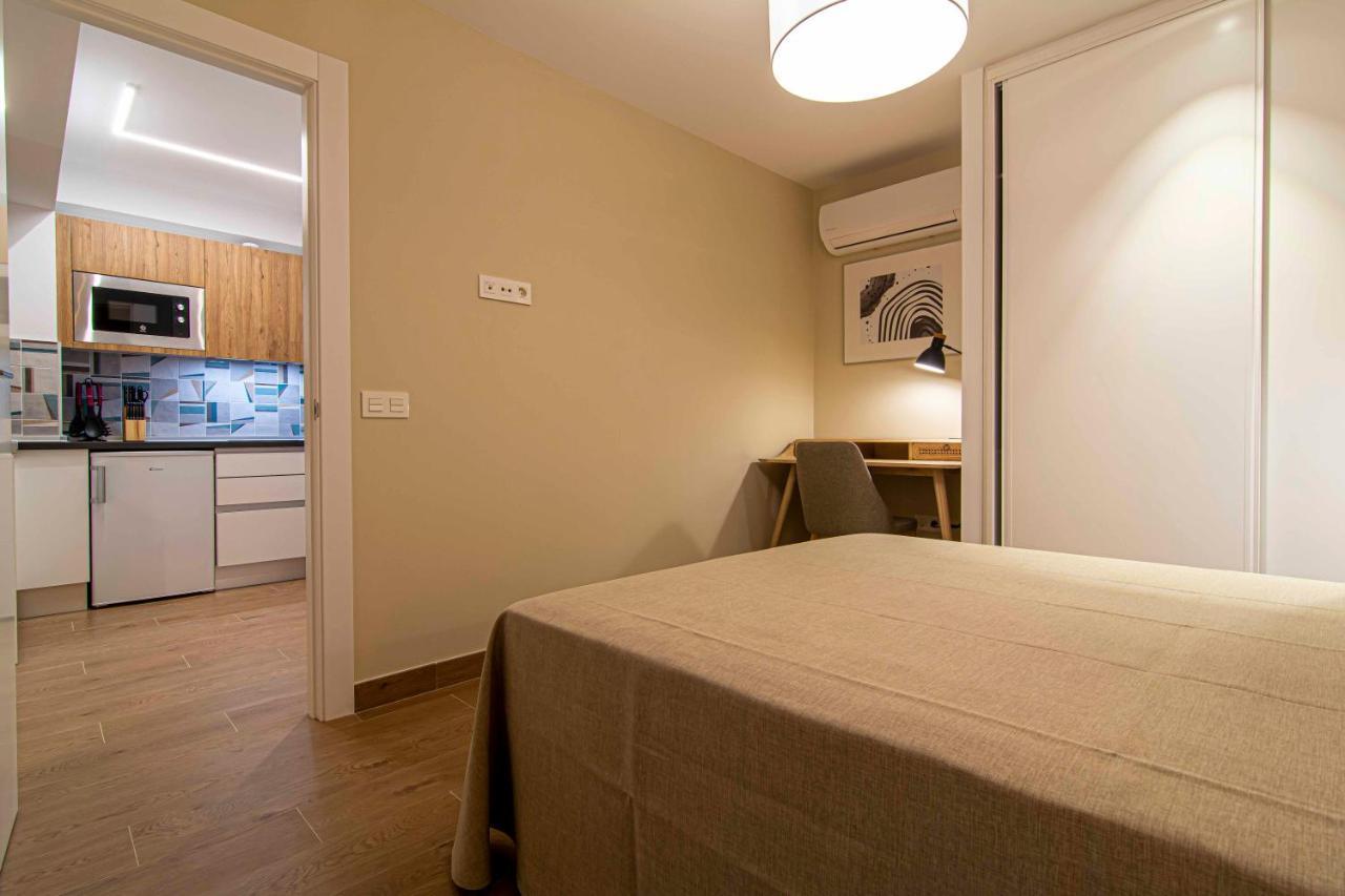 Apartamentos 1 Abril Málaga Dış mekan fotoğraf