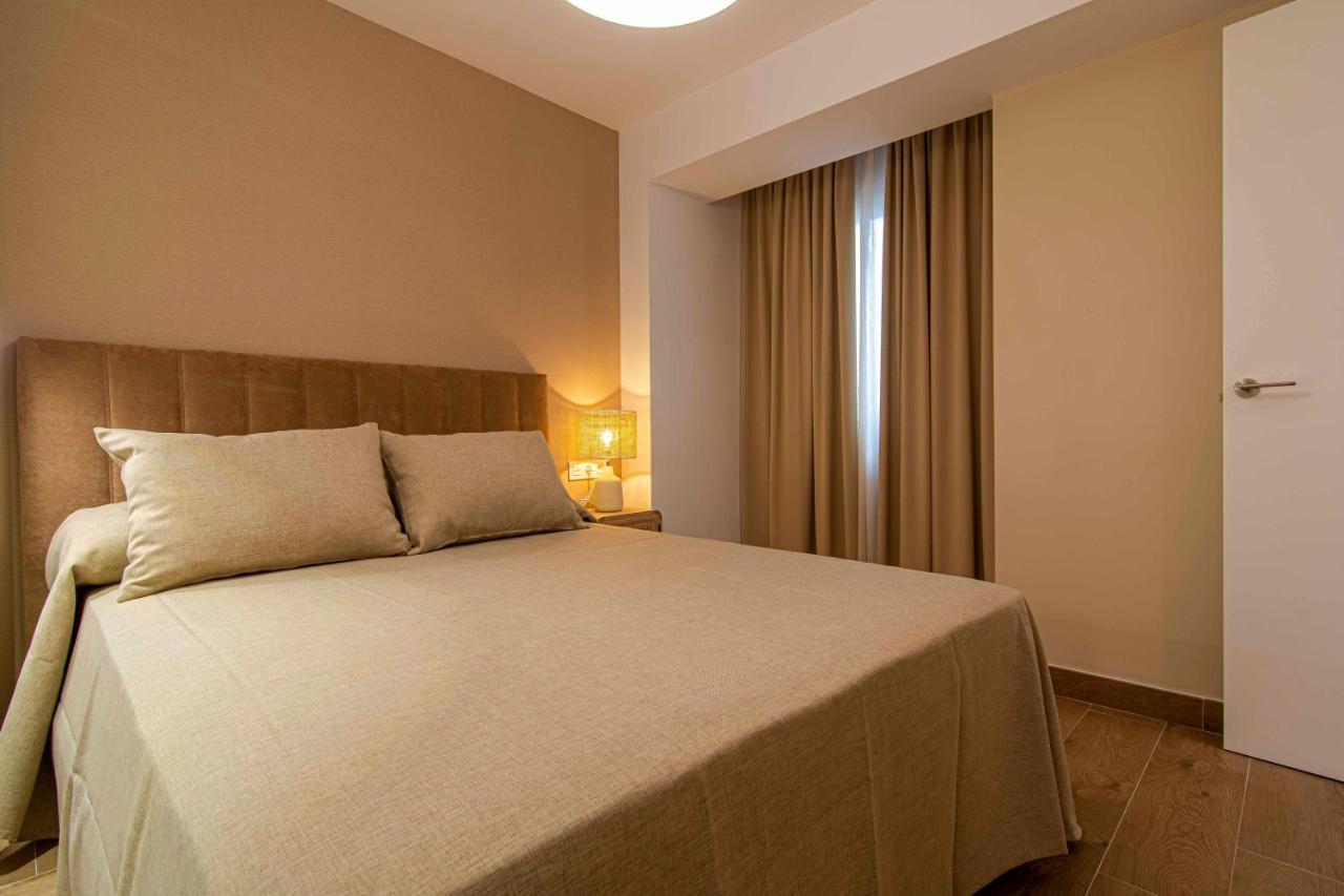Apartamentos 1 Abril Málaga Dış mekan fotoğraf