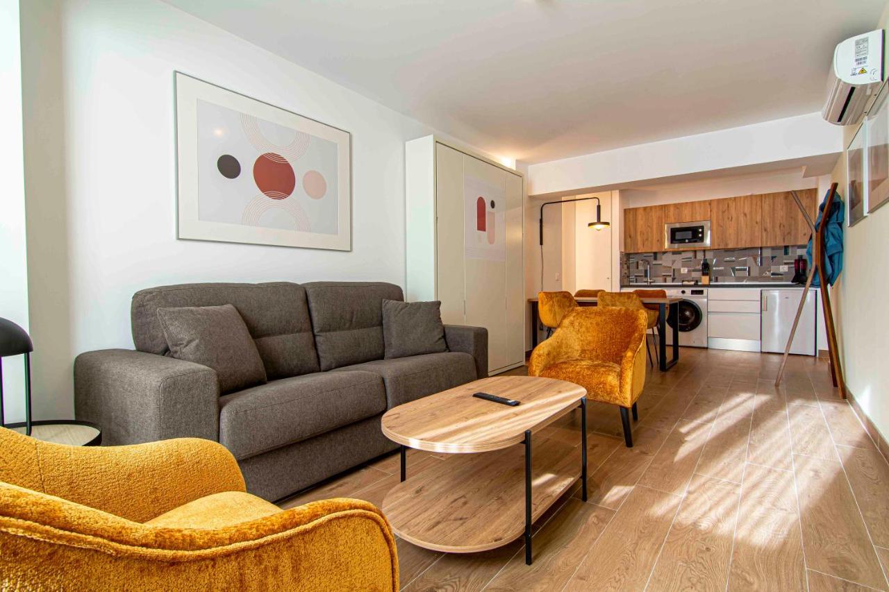 Apartamentos 1 Abril Málaga Dış mekan fotoğraf