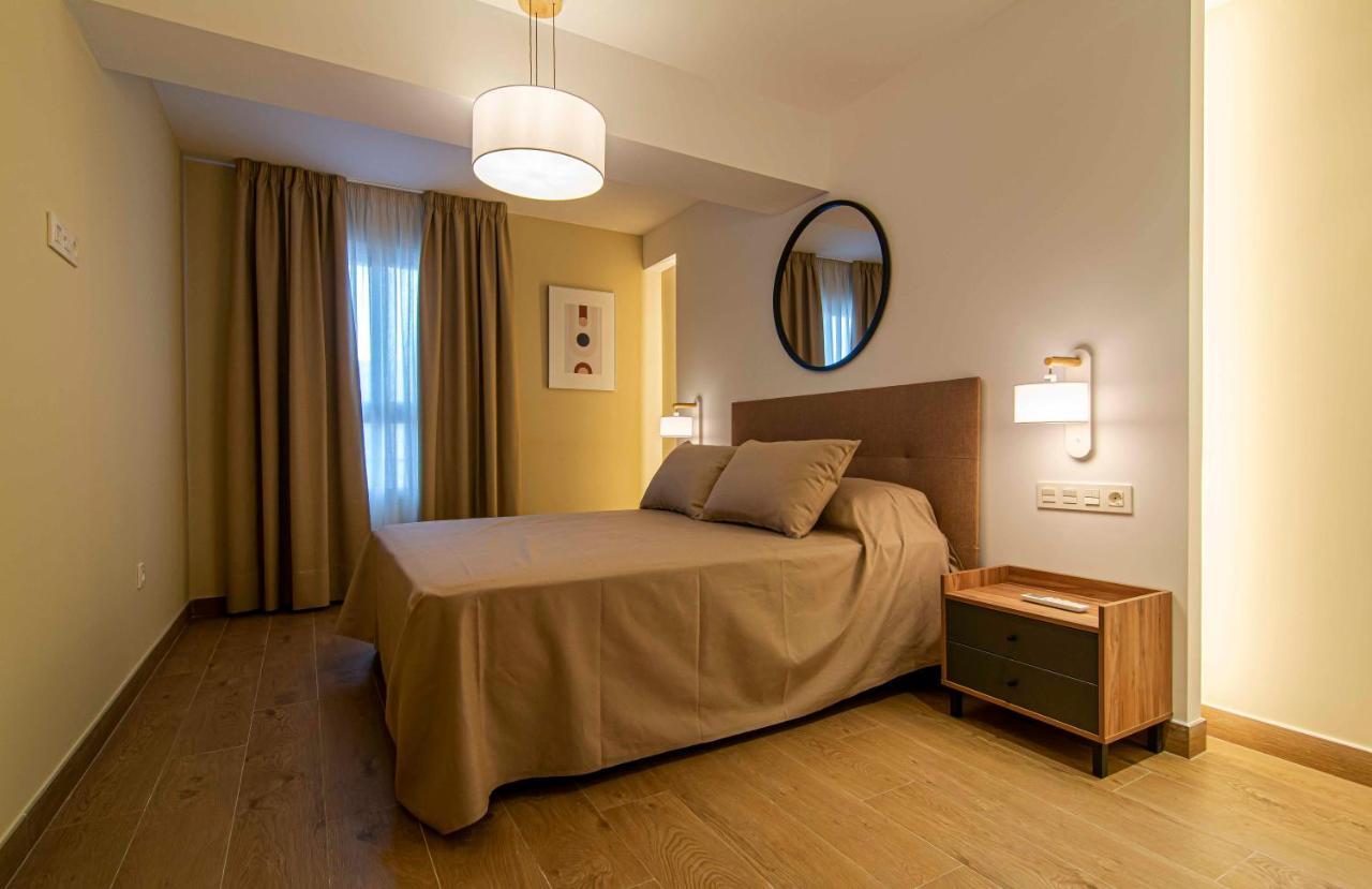 Apartamentos 1 Abril Málaga Dış mekan fotoğraf
