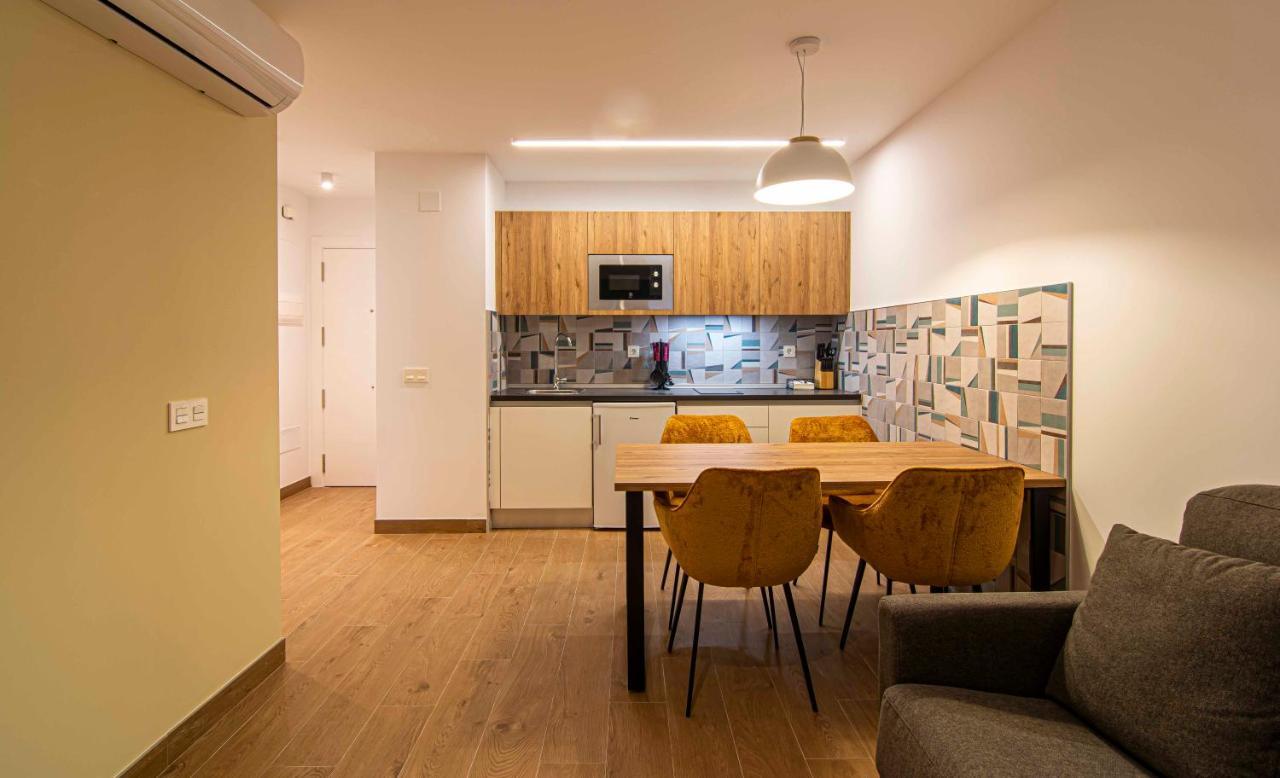 Apartamentos 1 Abril Málaga Dış mekan fotoğraf