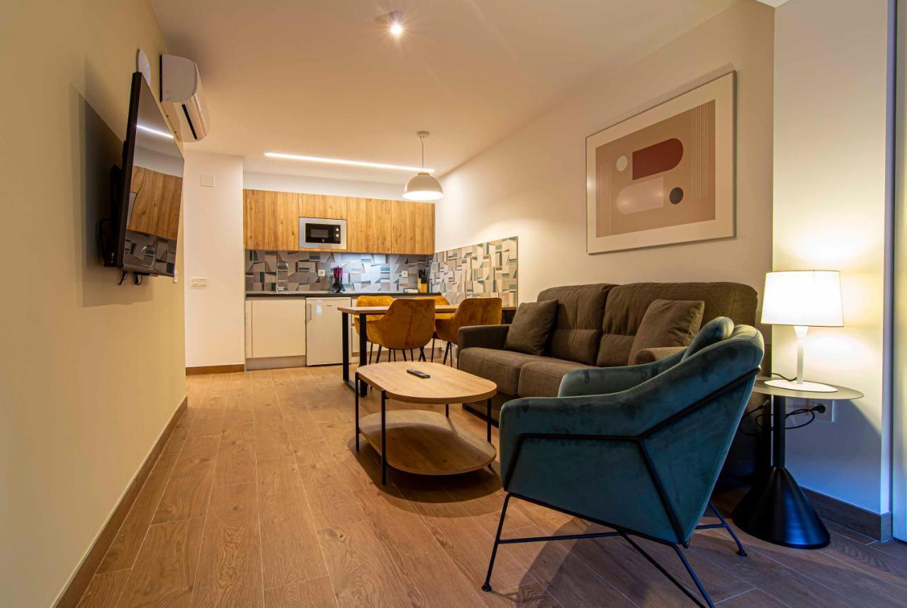 Apartamentos 1 Abril Málaga Dış mekan fotoğraf