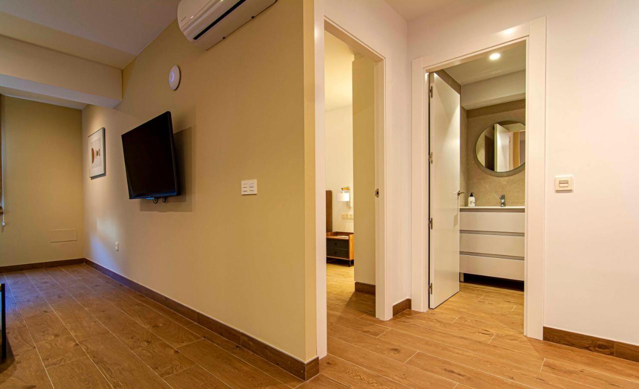 Apartamentos 1 Abril Málaga Dış mekan fotoğraf