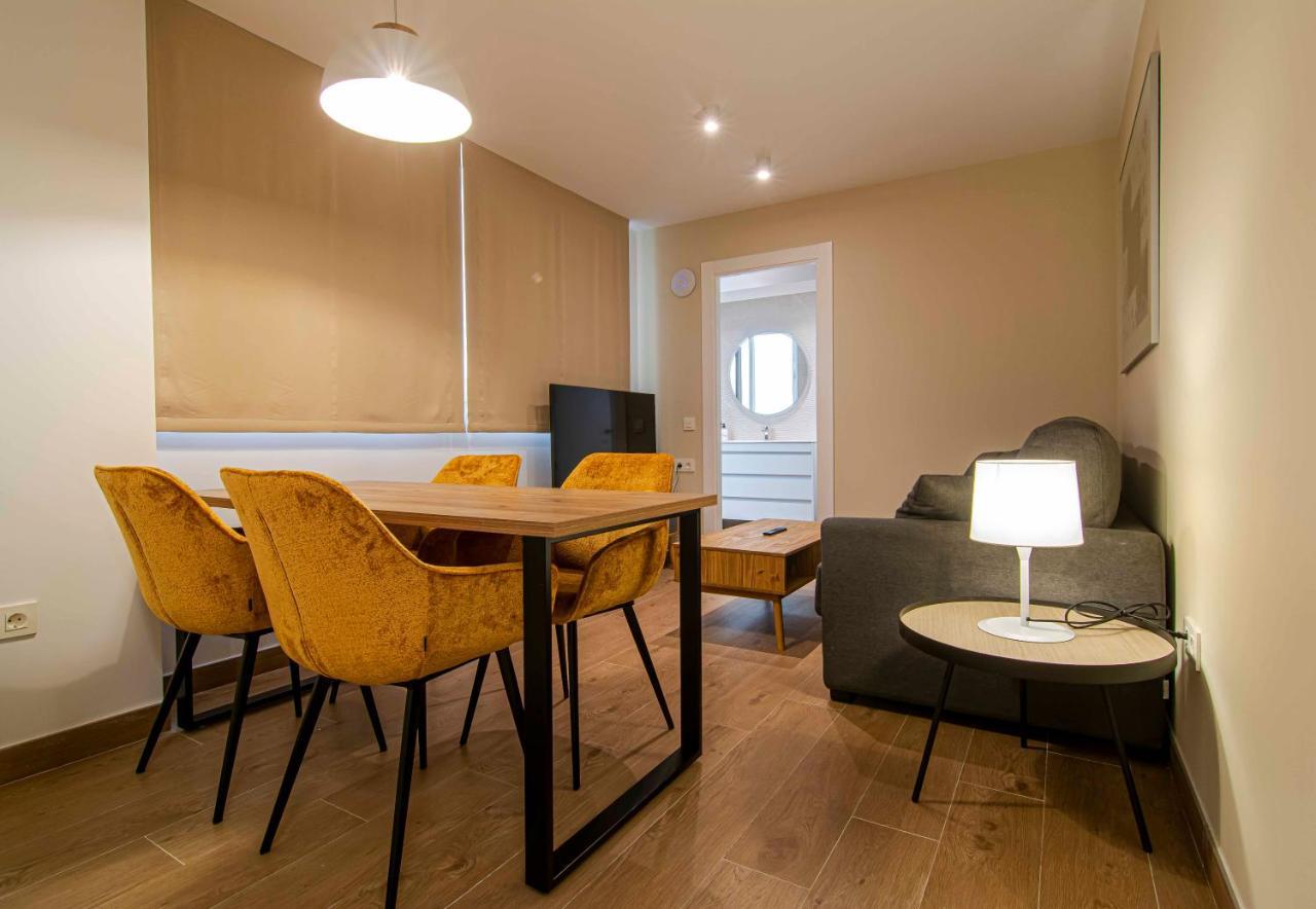 Apartamentos 1 Abril Málaga Dış mekan fotoğraf