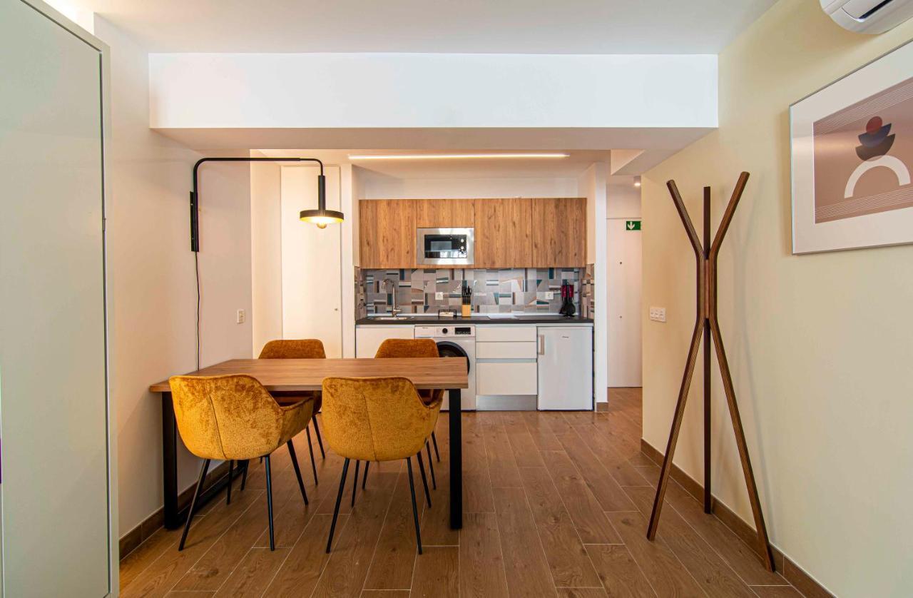 Apartamentos 1 Abril Málaga Dış mekan fotoğraf