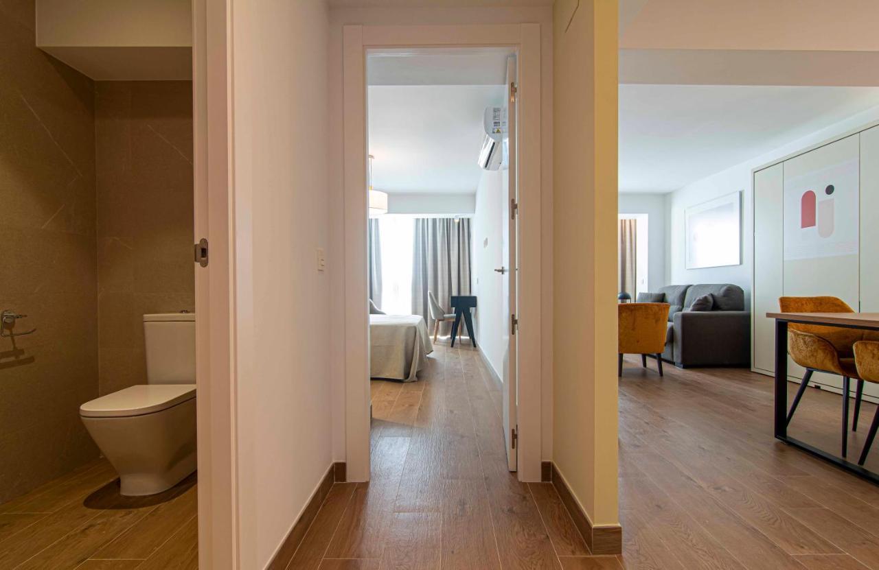 Apartamentos 1 Abril Málaga Dış mekan fotoğraf