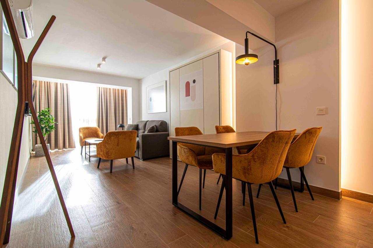 Apartamentos 1 Abril Málaga Dış mekan fotoğraf