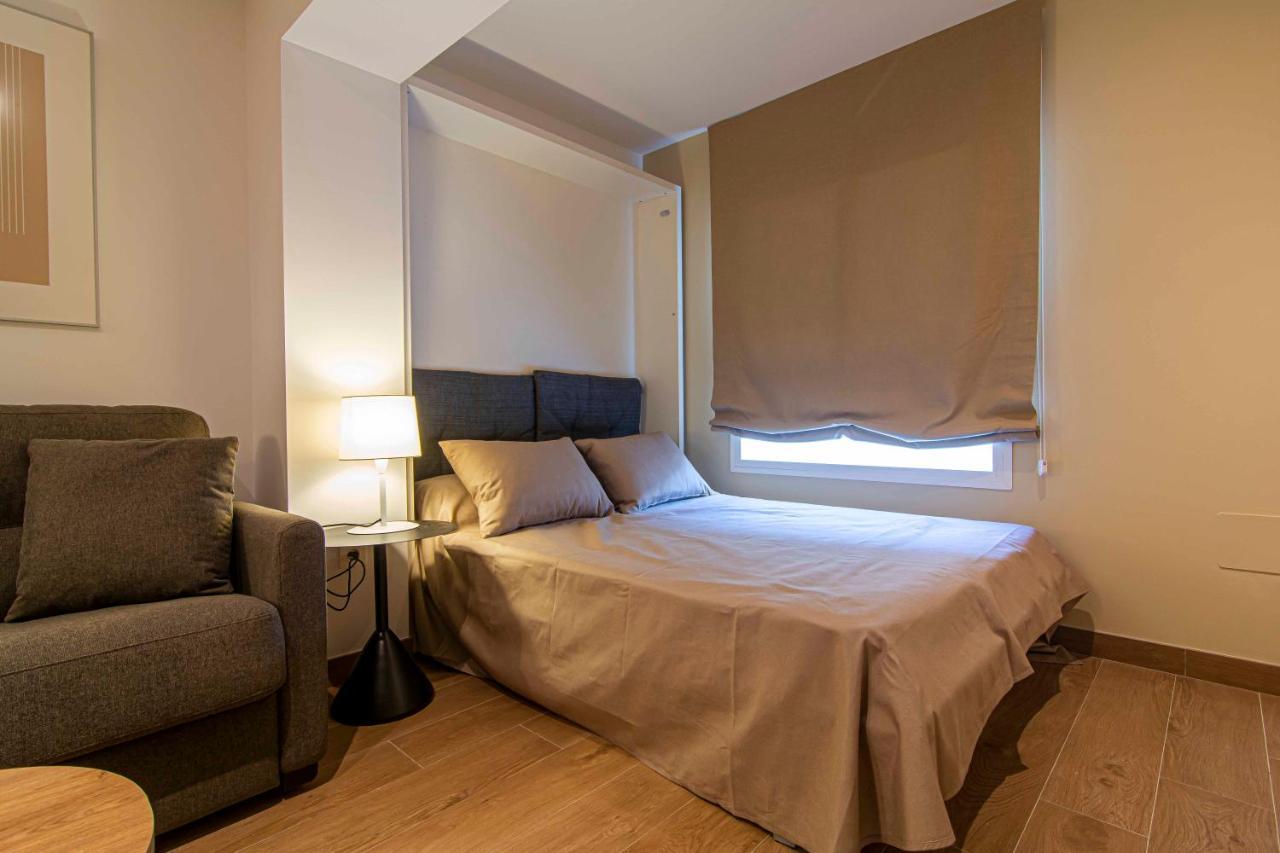Apartamentos 1 Abril Málaga Dış mekan fotoğraf