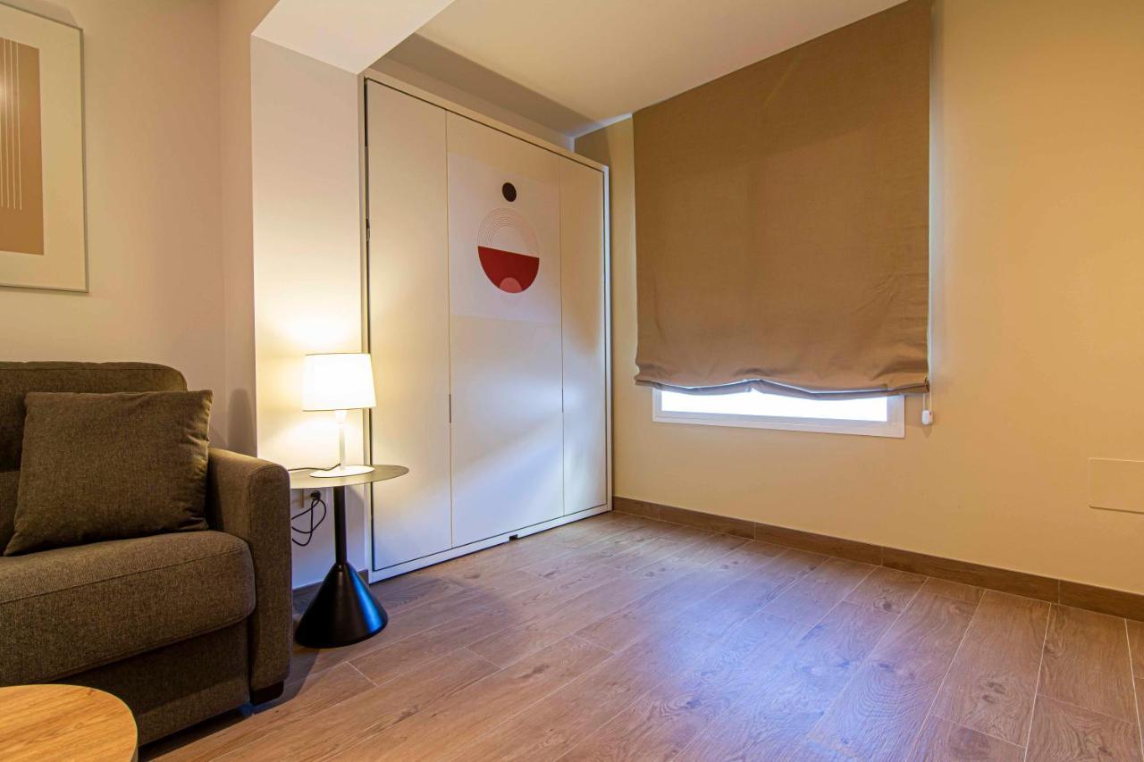 Apartamentos 1 Abril Málaga Dış mekan fotoğraf