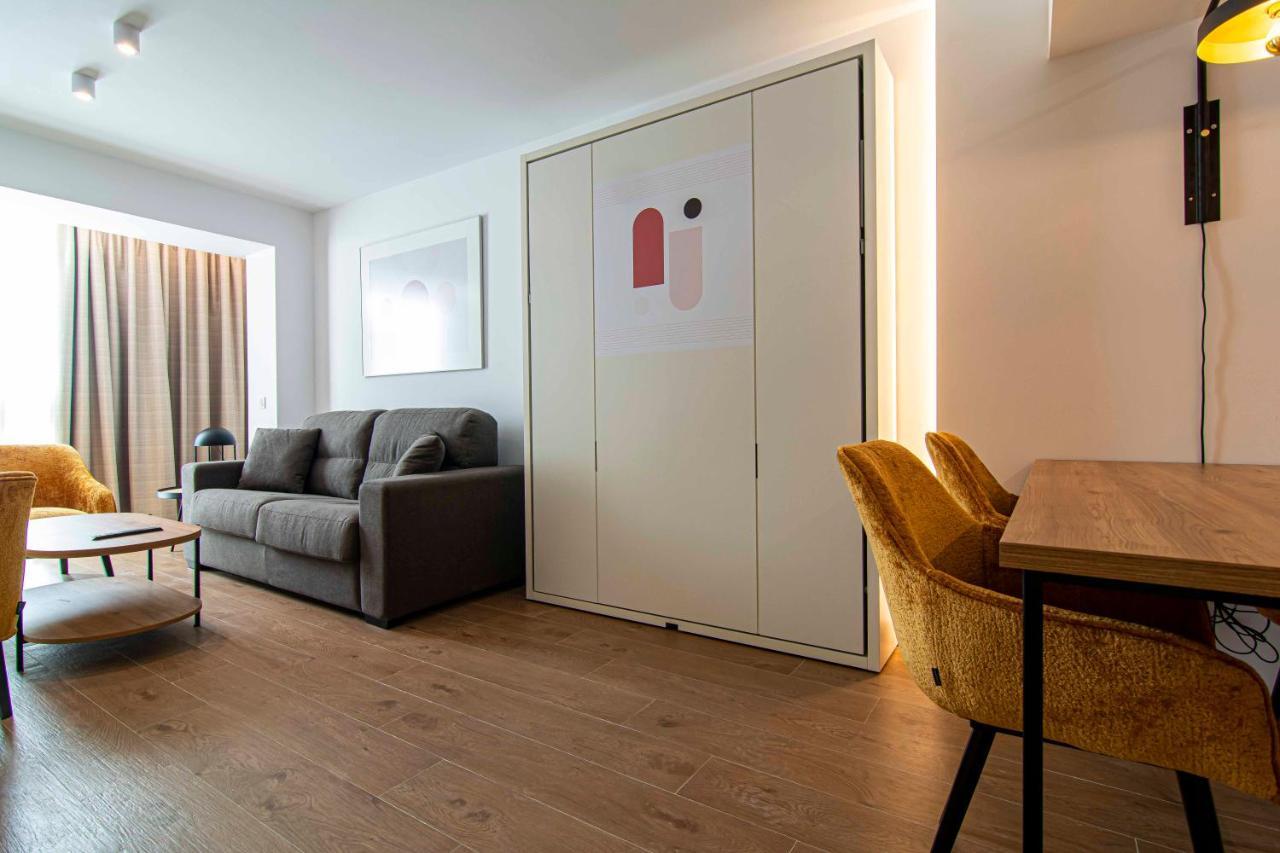 Apartamentos 1 Abril Málaga Dış mekan fotoğraf