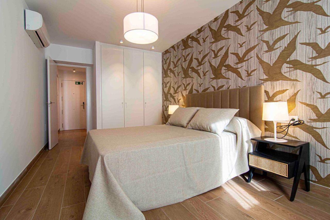 Apartamentos 1 Abril Málaga Dış mekan fotoğraf