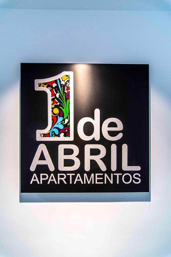 Apartamentos 1 Abril Málaga Dış mekan fotoğraf